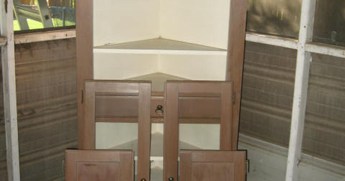 Corner with framed glass doors for 50 in Oroville, CA Finds