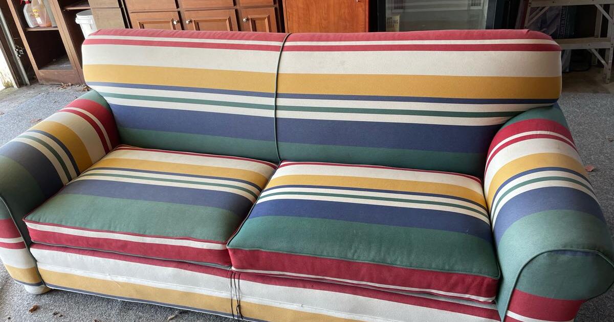 Couch for Free in Warrenville, IL Finds — Nextdoor