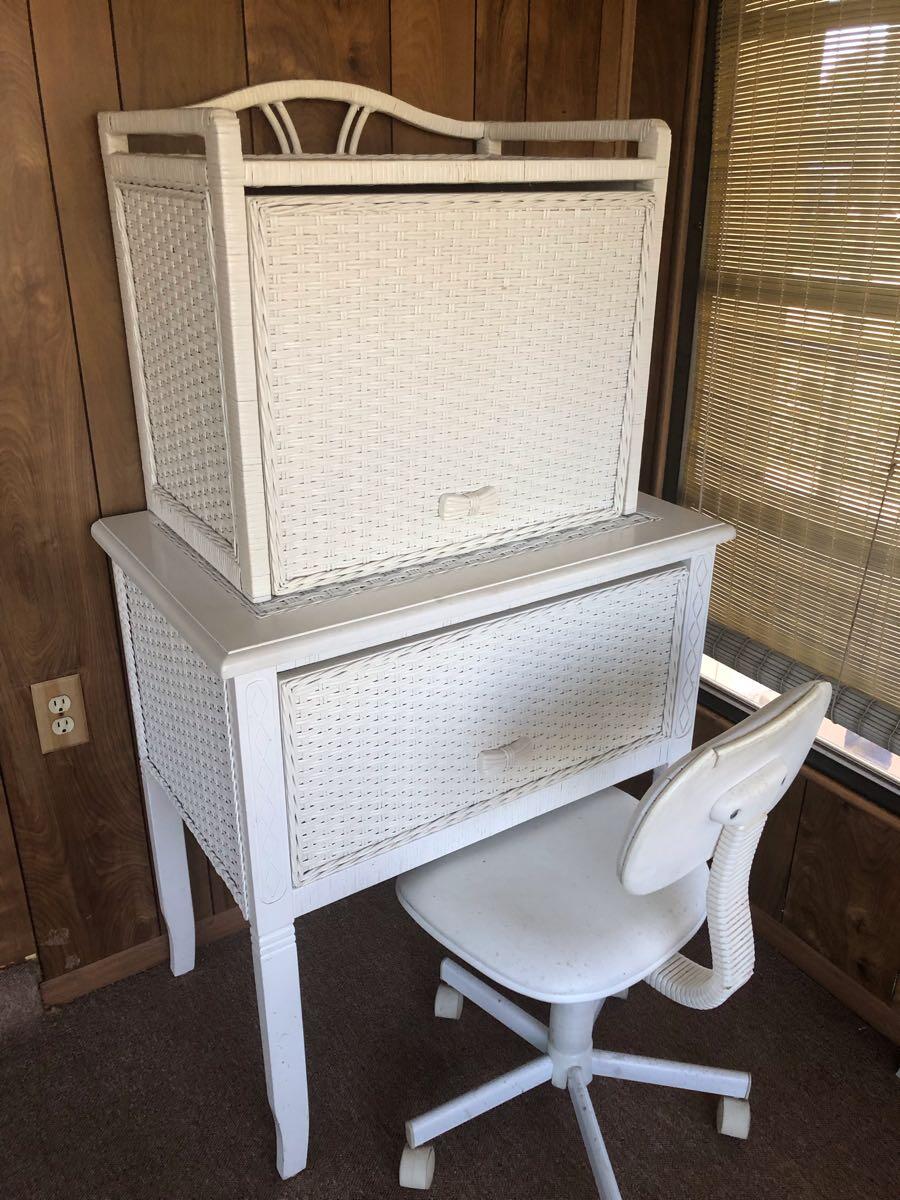Unique white wicker desk and chair for 100 in Ocala, FL For Sale