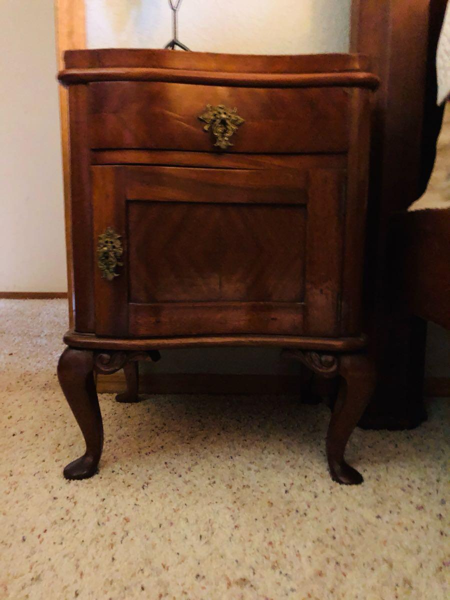 6 Piece Queen Anne bedroom set for 280 in Flagstaff, AZ For Sale