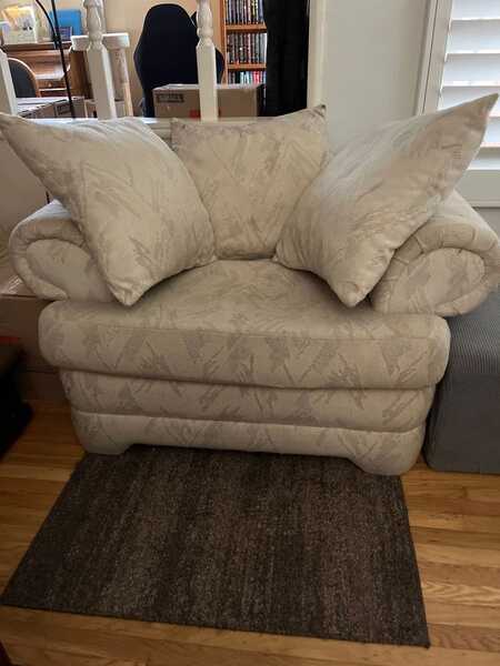 Used Oversized Chair For Free In Livermore CA For Sale Free