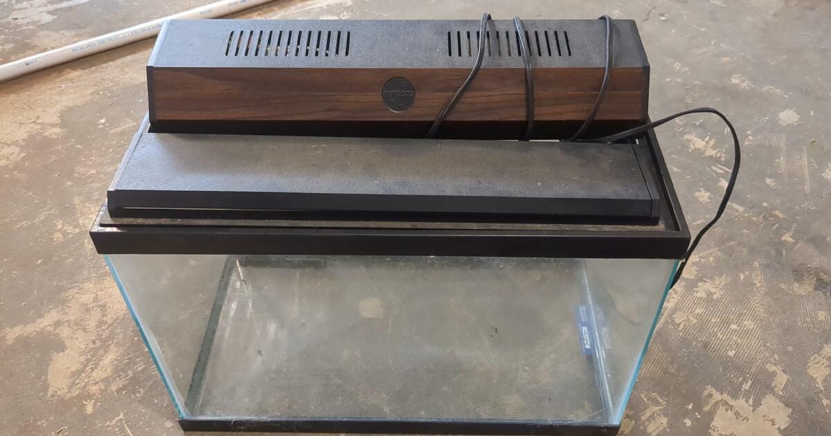 Aquarium 10 Gallon W/ Light for 10 in Greenwood, IN For Sale & Free