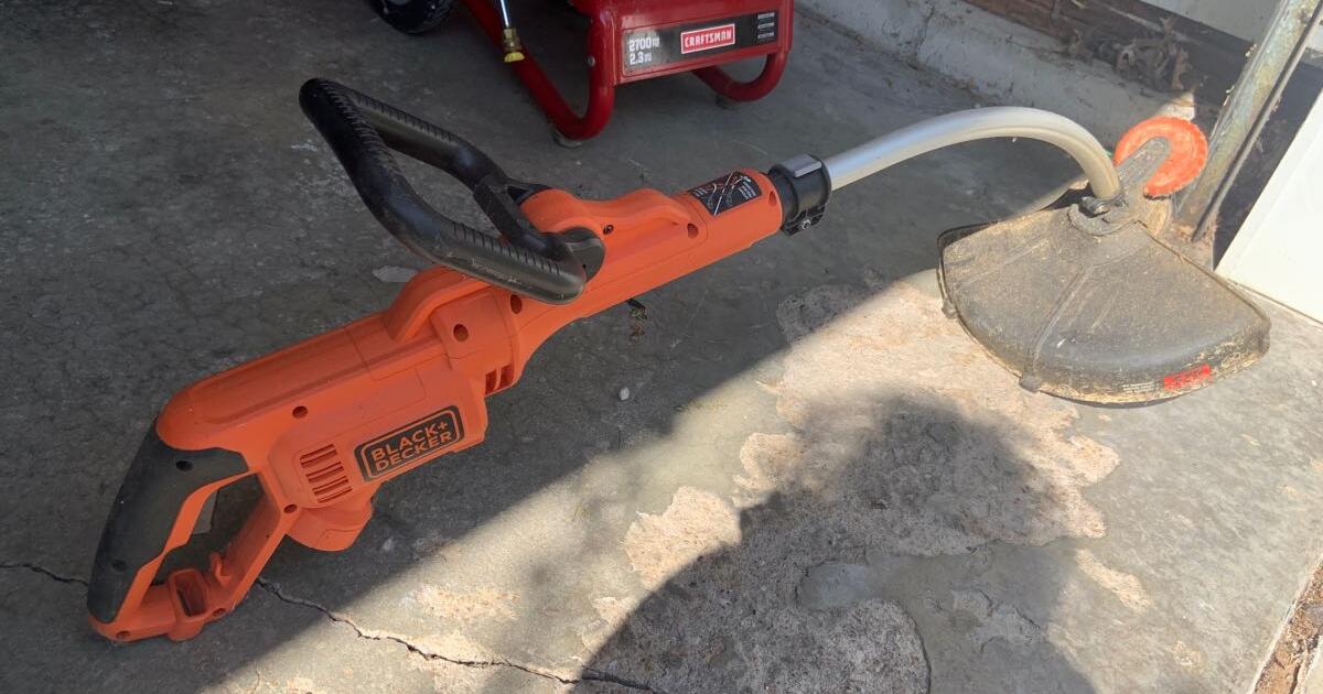 Black & Decker Electric Weed Eater Grass Trimmer for 24 in Moscow