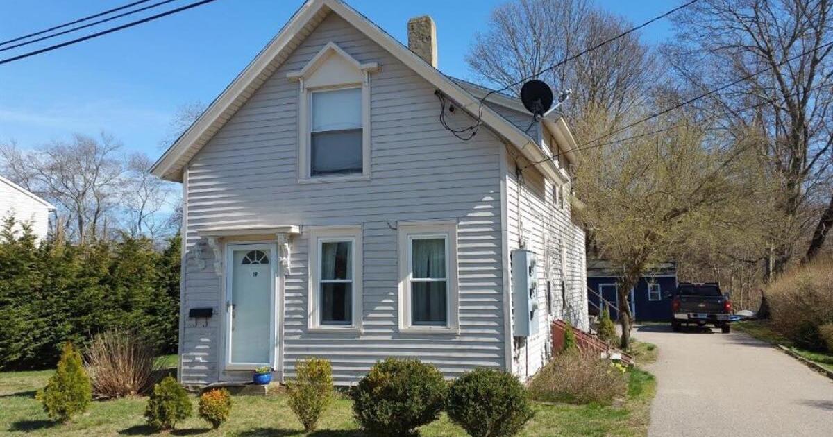 House rental in Pawcatuck CT for 1900 in Stonington, CT For Sale