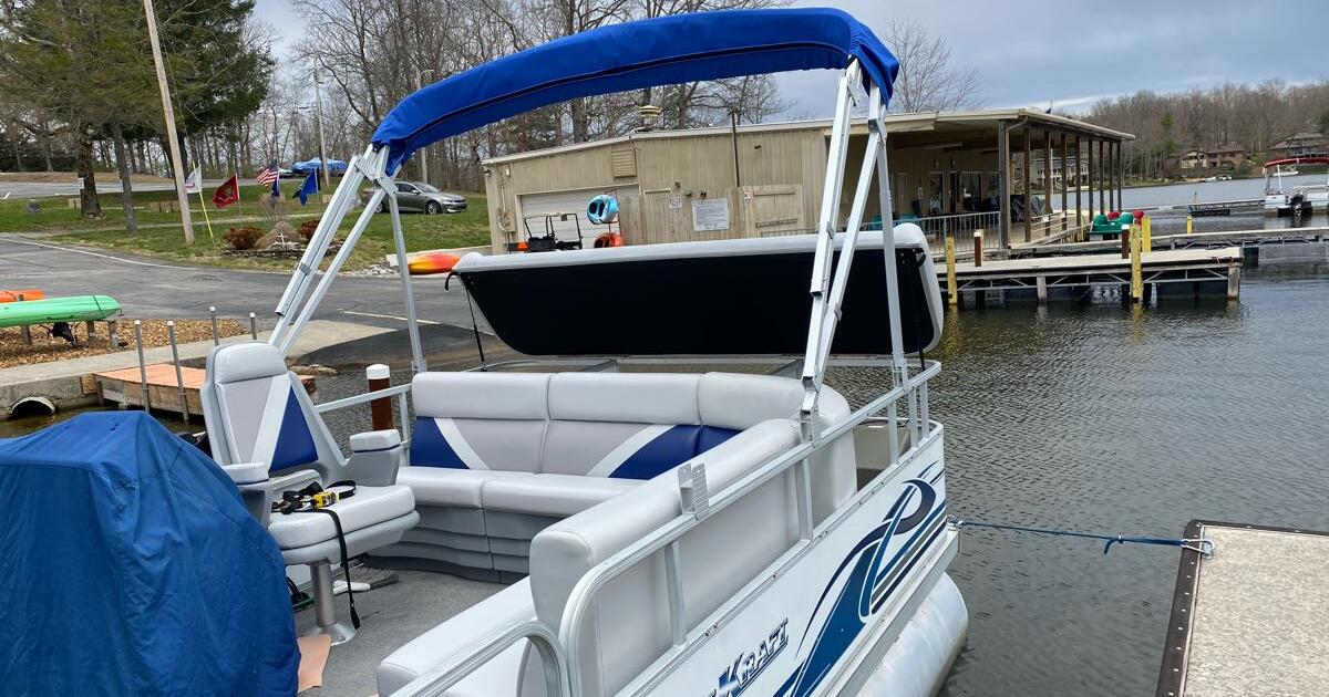 2002 20’ Leisure Kraft Pontoon Boat with Honda Motor for 10500 in