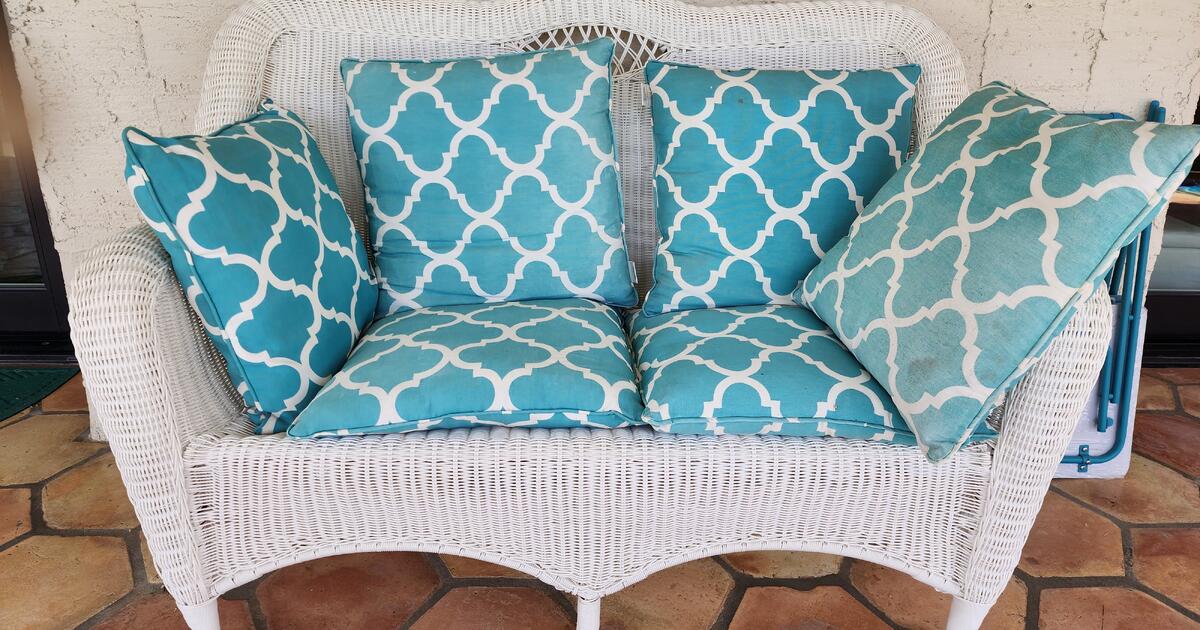 Outdoor Wicker Bench for Sale 50 PRICE REDUCTION! for 75 in Palm