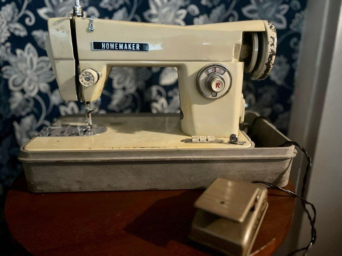 Vintage Homemaker Sewing Machine for 50 in Broomfield, CO For Sale