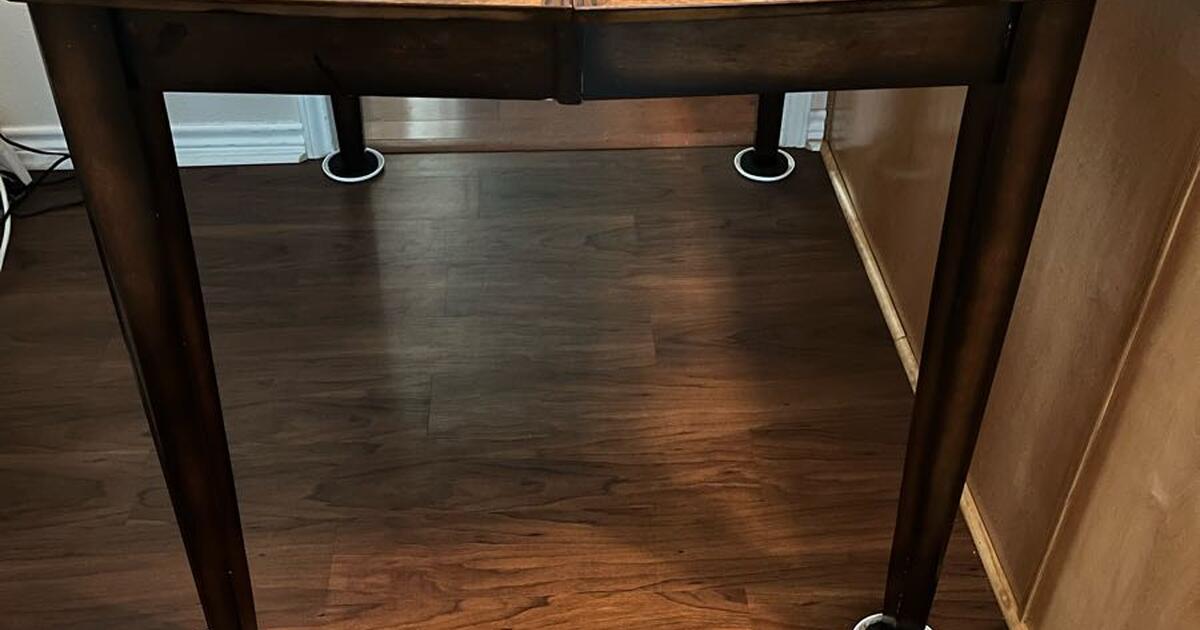 Table + 6 chairs counter height for 120 in Conroe, TX Finds — Nextdoor