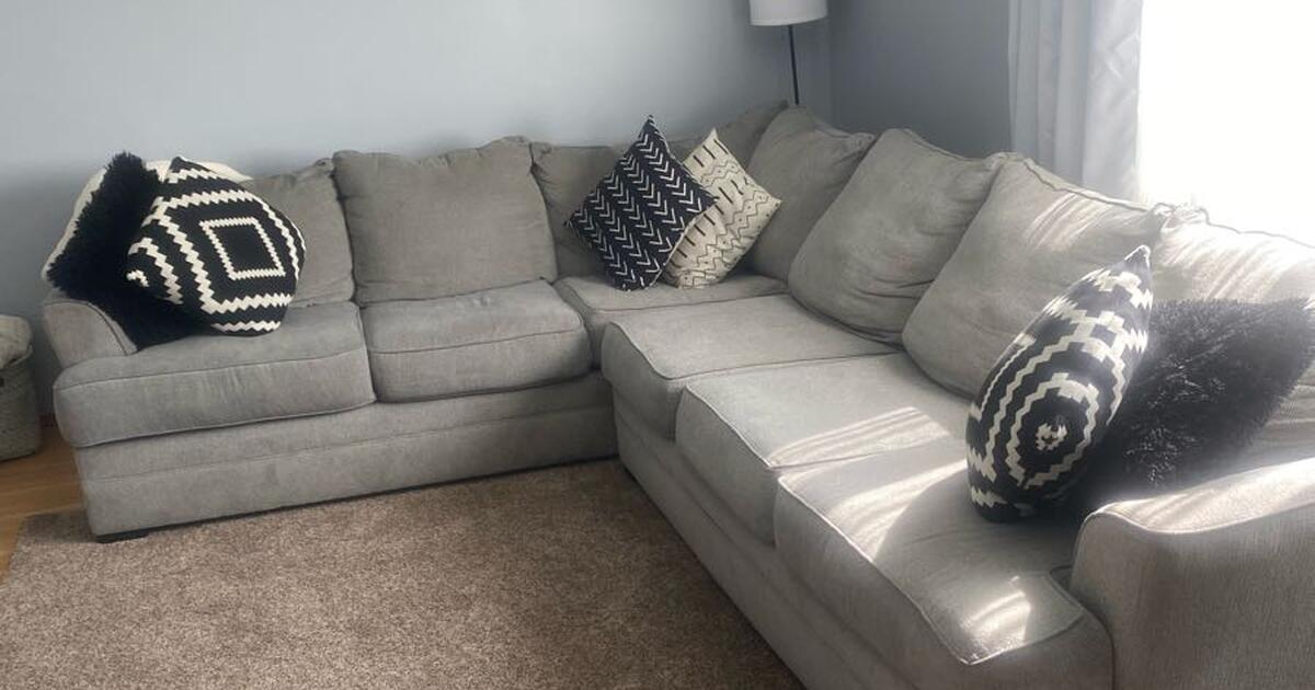 Gray Sectional Couch for 150 in Rochester, NY For Sale & Free — Nextdoor