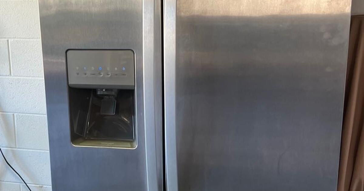 (Price just lowered) Whirlpool side by side refrigerator for 175 in