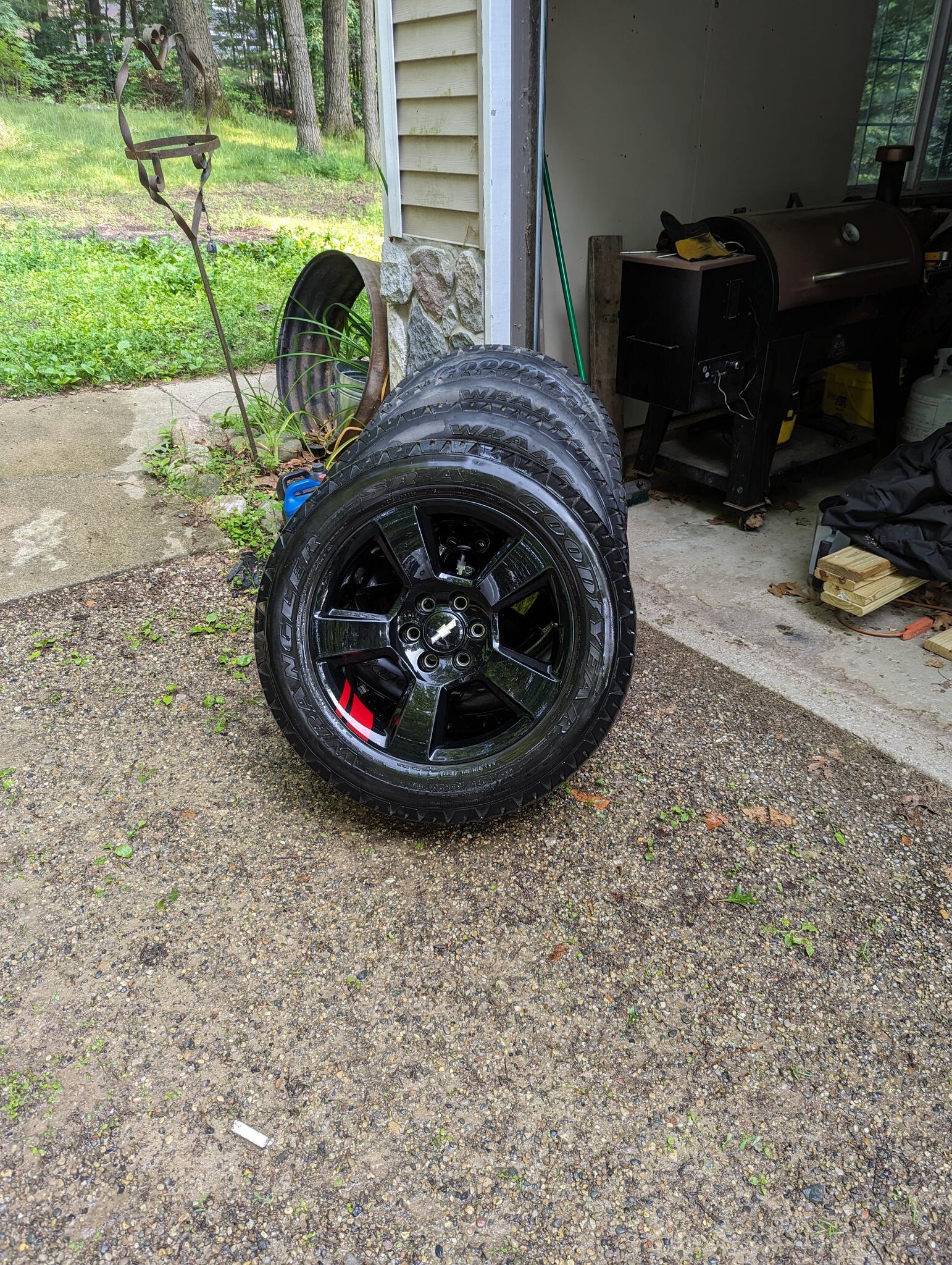2019 Chevy Silverado 20" Wheels and tires for 1600 in Ortonville, MI