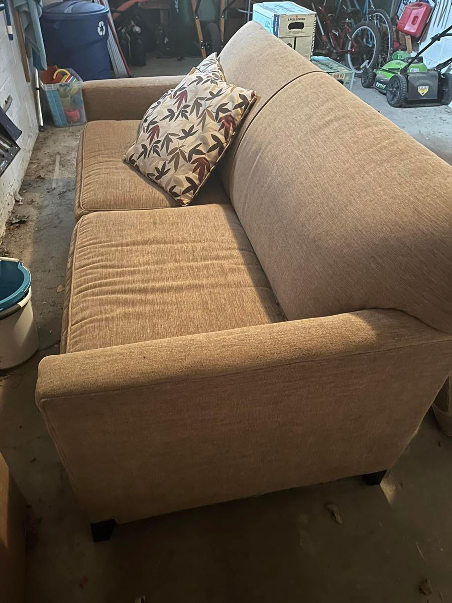 Free Couch for Free in Omaha, NE For Sale & Free — Nextdoor