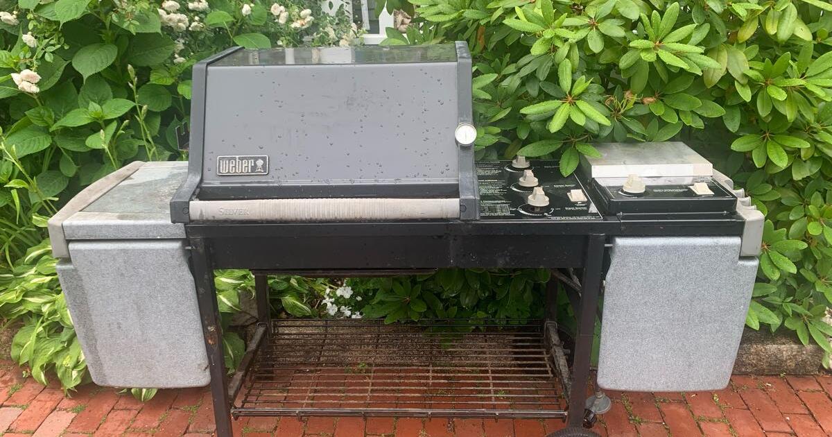 Free ber three burner propane gas grill for Free in Newport, RI