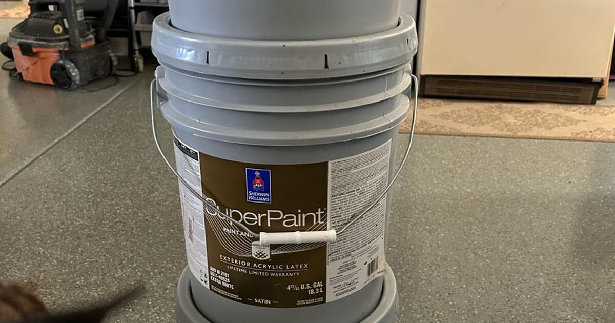 3 new unopened 5 gallon buckets of Sherwin Williams exterior SUPER