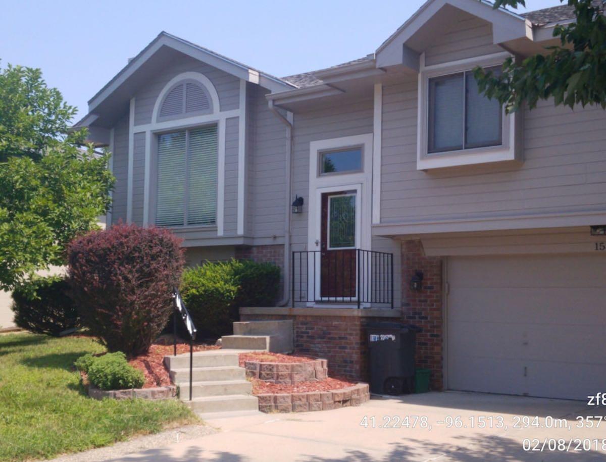 (Fully furnished) West Omaha house near 156th and Center for rent for