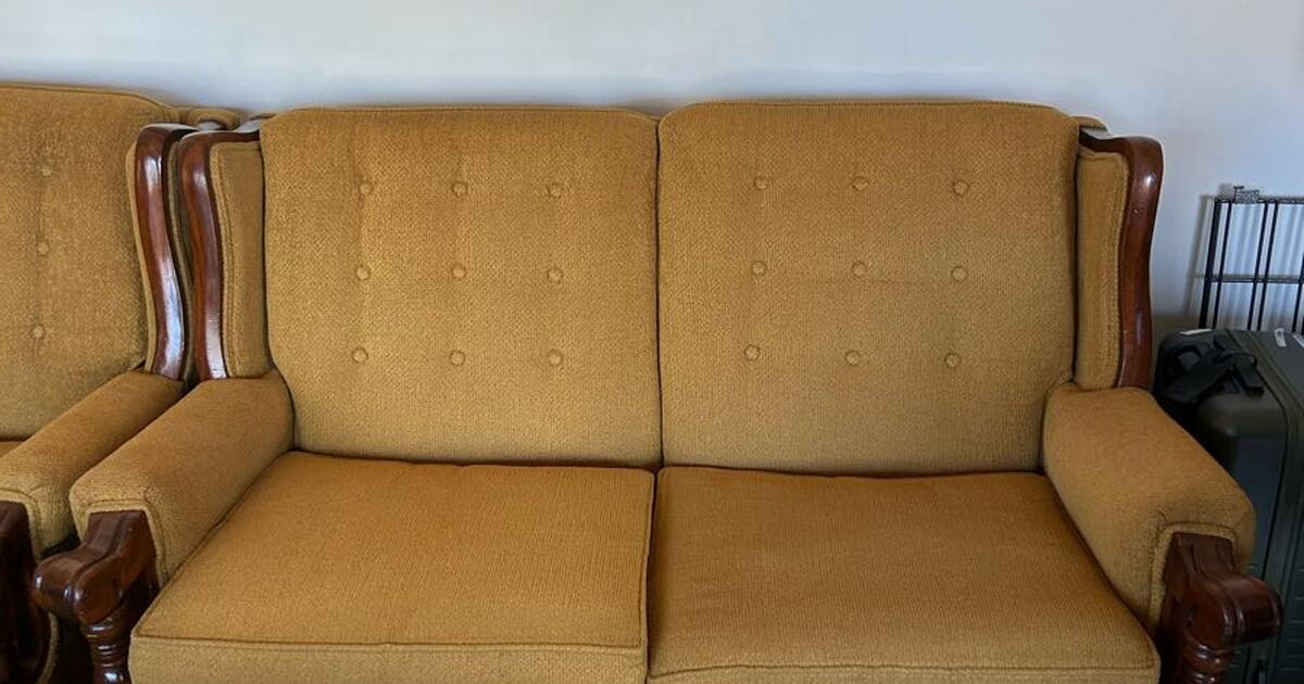 2 love seats for 75 in Warner Robins, GA For Sale & Free — Nextdoor