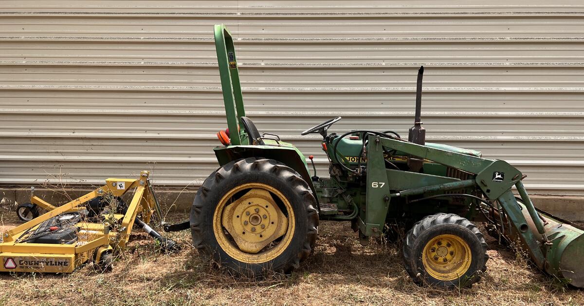 1984 John Deere 750 Tractor with 4 included attachments for 10000 in