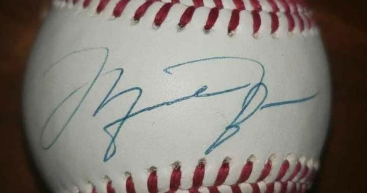 Autographed Sports Memorabilia for sale for 15000 in Albuquerque, NM