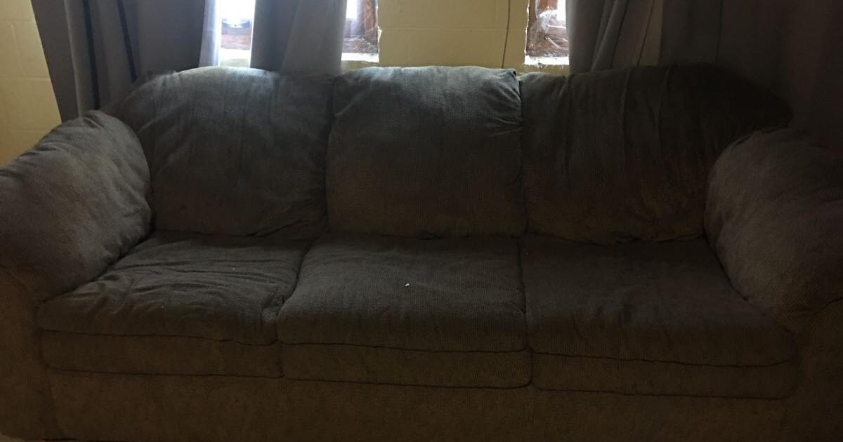 Brown colored original colders couch for Free in Hubertus, WI For