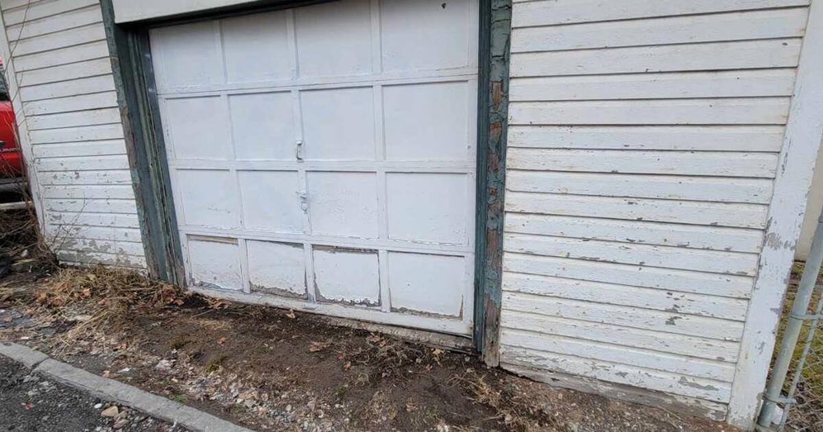 Single bay garage for rent for 200 in Watervliet, NY For Sale & Free — Nextdoor