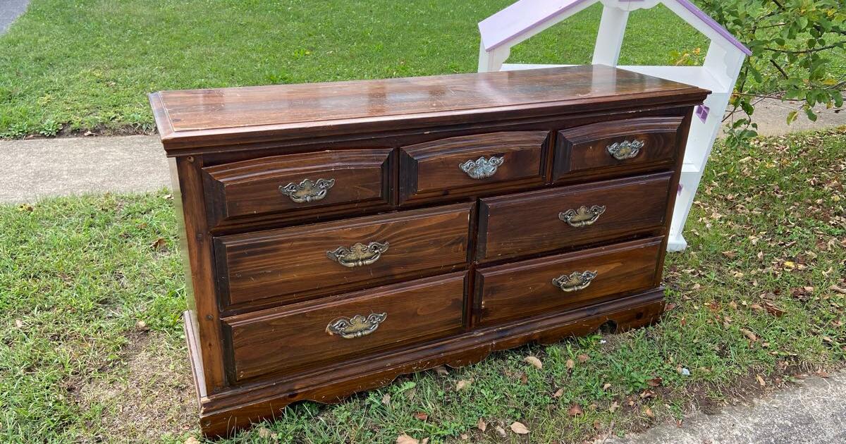 Dresser and kids shelf for Free in Columbus, OH Finds — Nextdoor