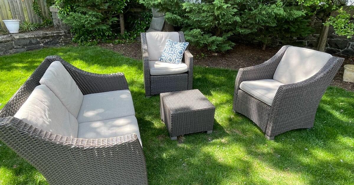 Patio furniture set for 100 in Larchmont, NY For Sale & Free — Nextdoor
