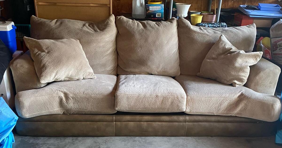 Couch for Free in York, PA For Sale & Free — Nextdoor