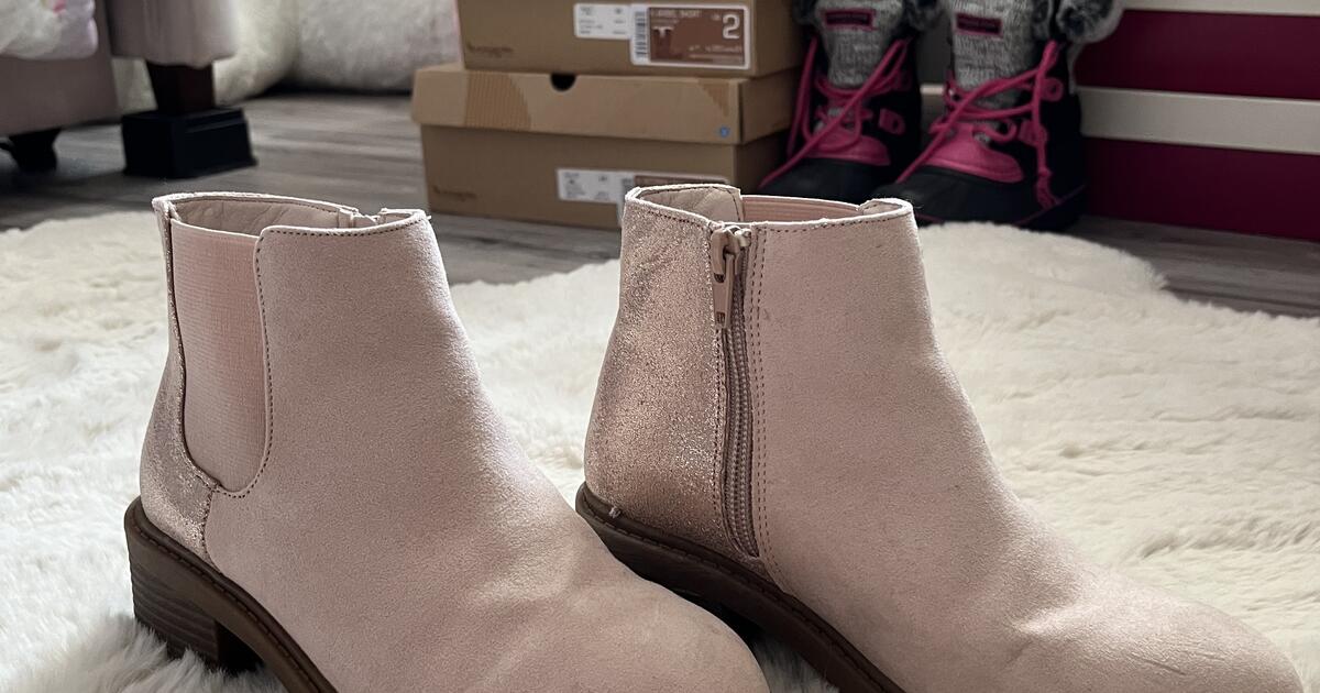 girls-size-3-boots-like-new-for-15-in-manalapan-nj-for-sale-free