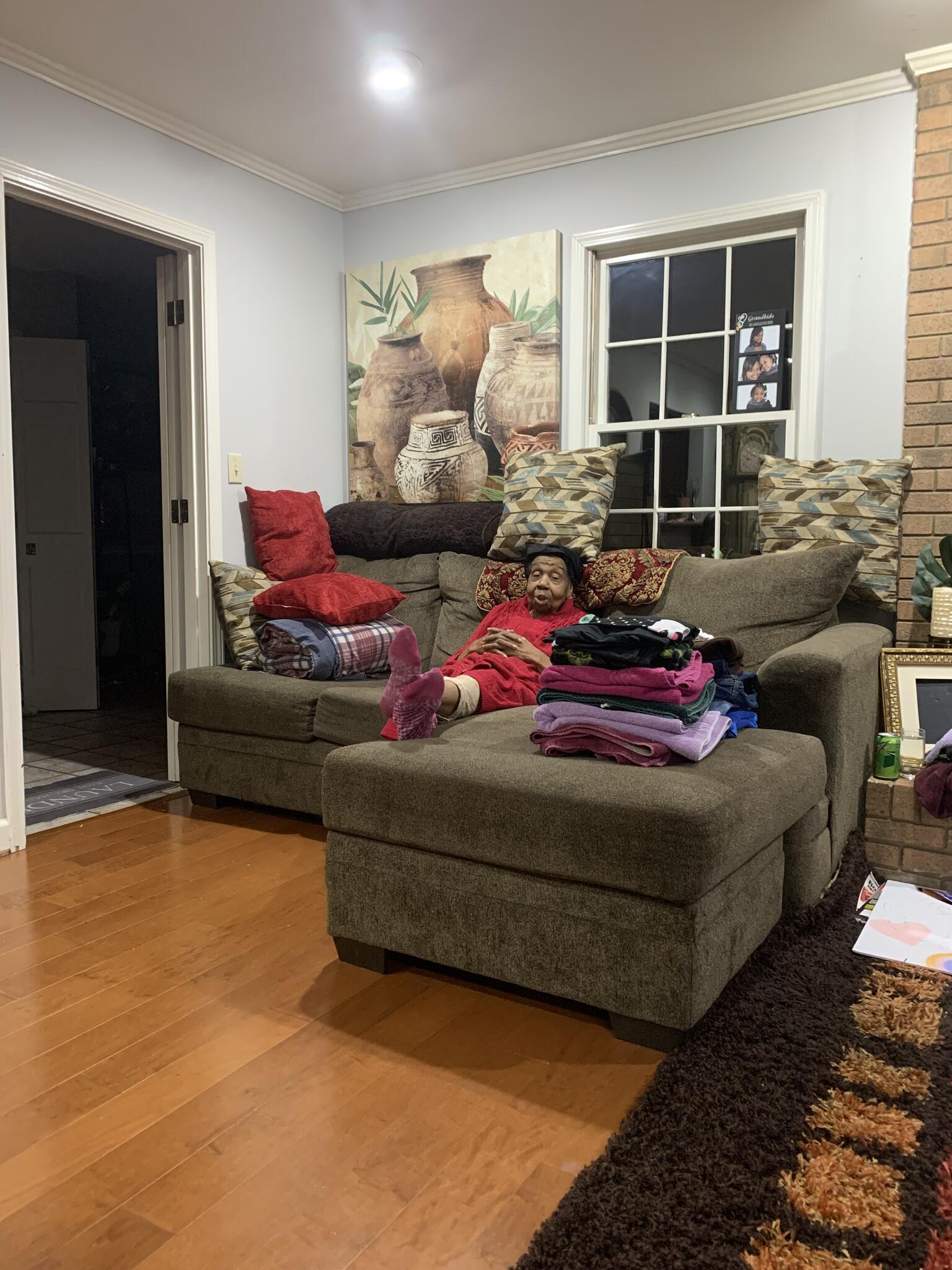 FURNITURE, TV'S , LIVINGROOM SECTIONAL, ARMOUR, BED ROOM SETS (QUEEN