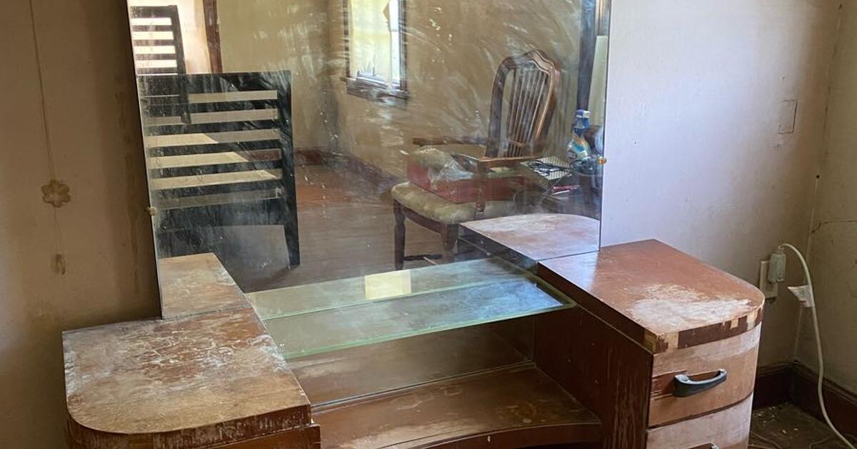 vintage-vanity-project-piece-for-free-in-houston-tx-for-sale-free