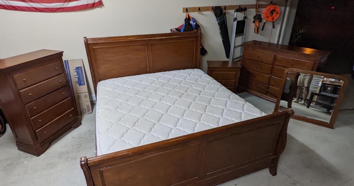 COMPLETE Bedroom Furniture Set for 500 in Biloxi, MS For Sale & Free