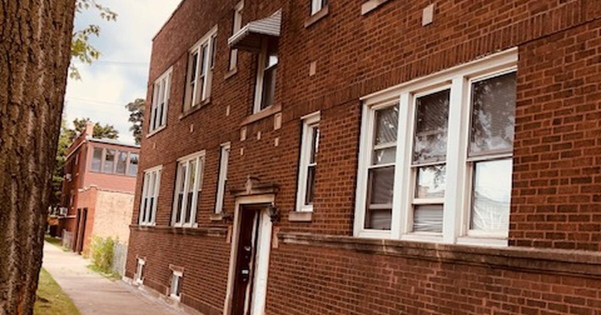 4 BR 2 BA PORTAGE PARK DUPLEX for 2400 in Niles, IL For Sale & Free — Nextdoor