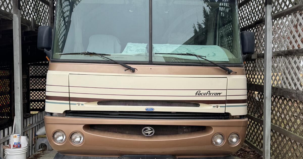 1996 Fleetwood Pace ArrowVision Series 33ft Motorhome for 12500 in