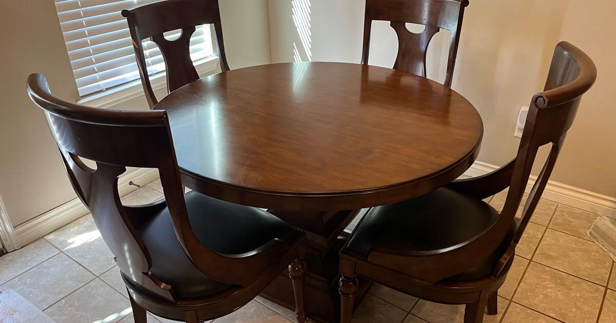 Hooker Dining Set(table+4 chairs) OBO for $560 in Omaha, NE | For Sale ...