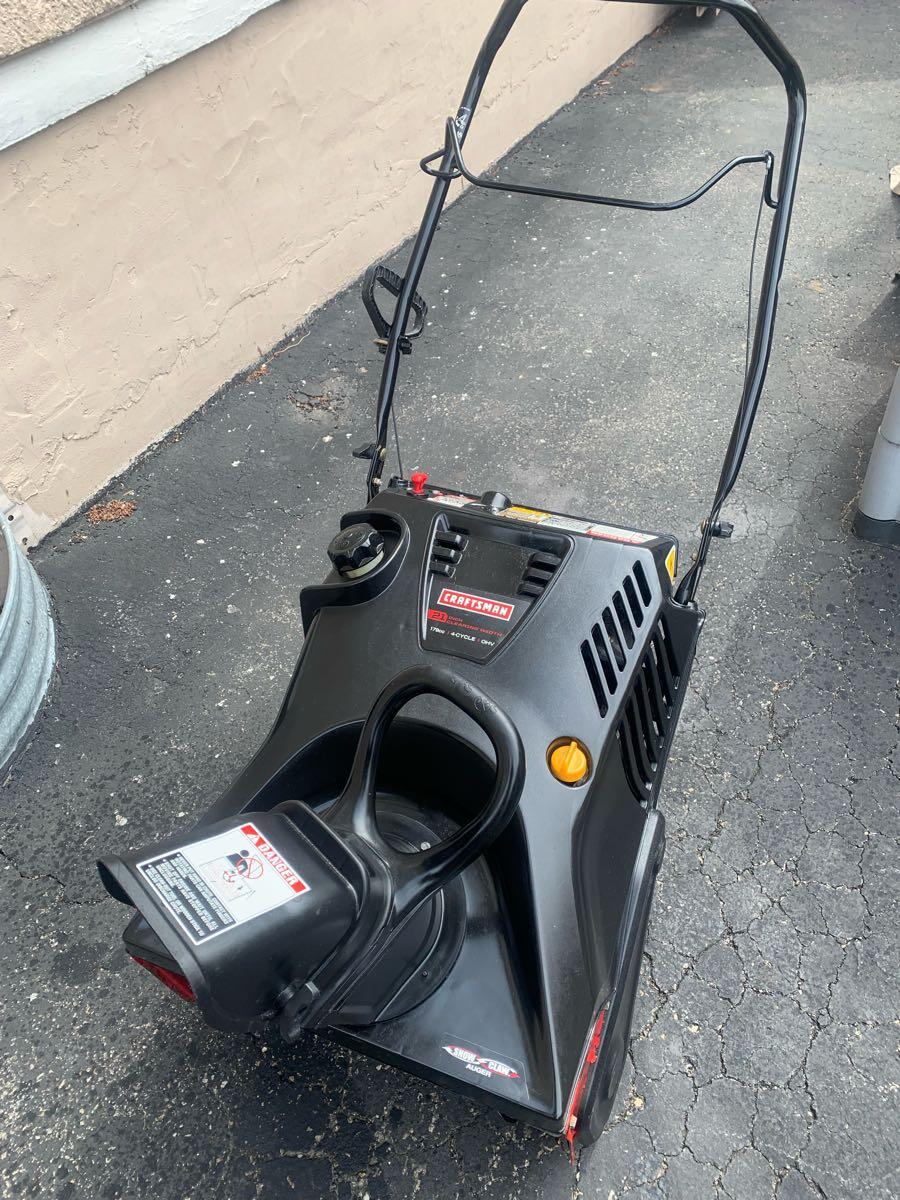 Snow Blower Craftsman 21 in. 179 cc Single stage Gas Snow Blower for 200 in Downers Grove, IL