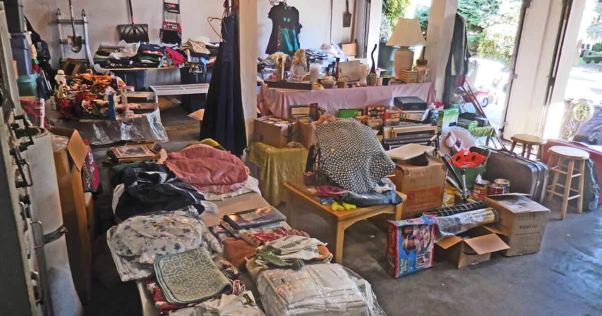 GARAGE SALE Meadow Springs (South Richland) Fri. & Sat. 8am 2pm in