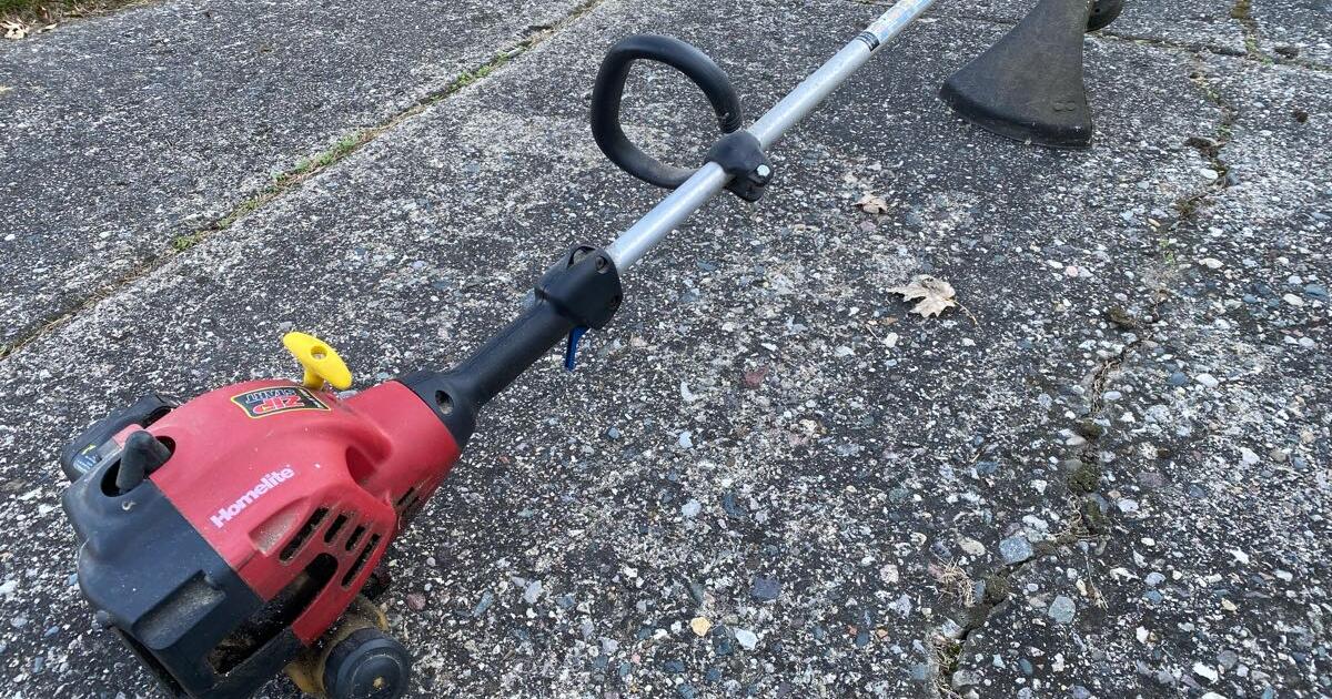 Homelite gas trimmer UT20772 for Free in Madison Heights, MI For Sale