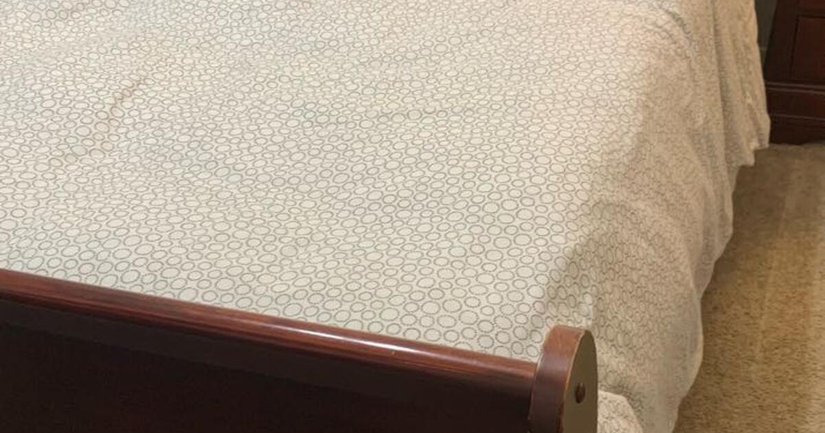 Full bedroom. No mattress, no covers. Only furnitures for 300 in