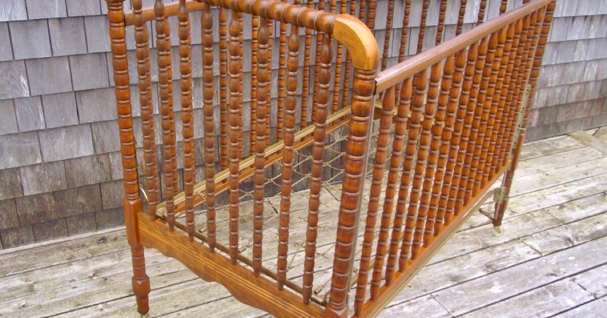 Vintage Jenny Lind Crib for Free in Atlanta, GA For Sale & Free