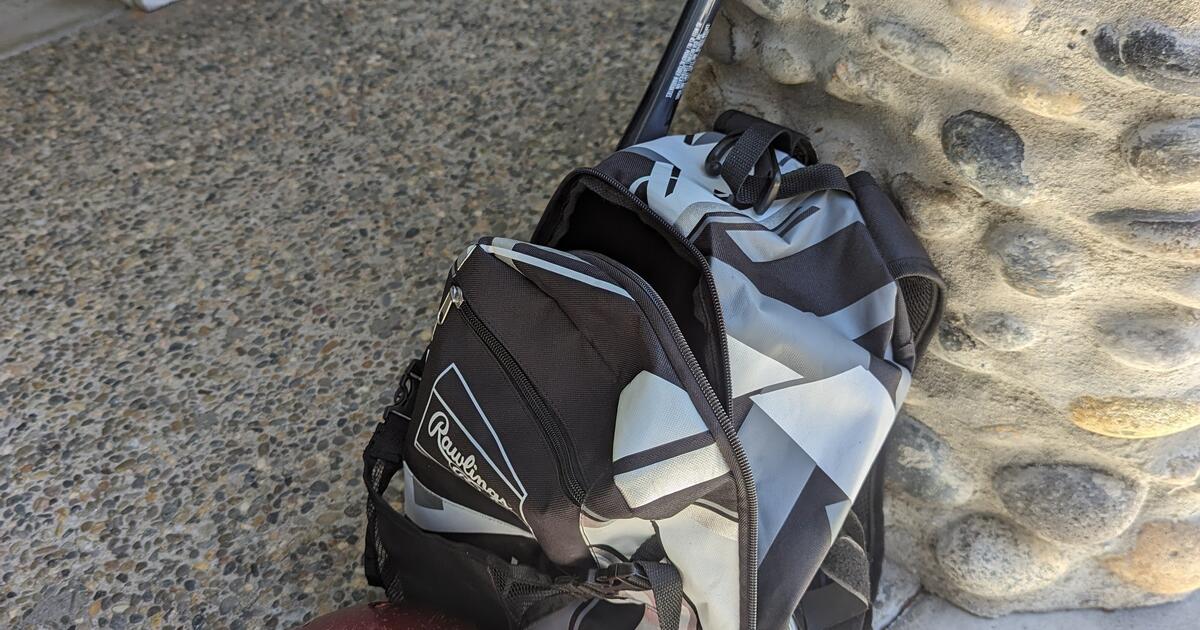 Tball Bag, Helmet, Bat for Free in Emerald Hills, CA Finds — Nextdoor