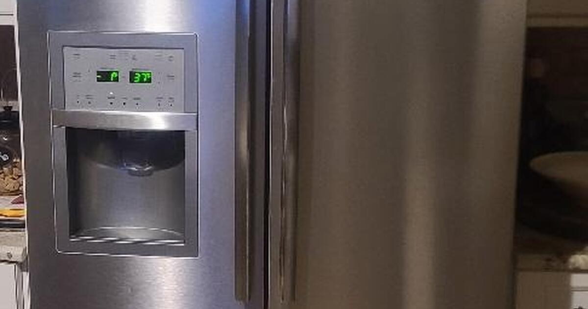 COMPLETE SET OF STAINLESS STEEL FRIDGIDAIRE PROFFESSIONAL SERIES