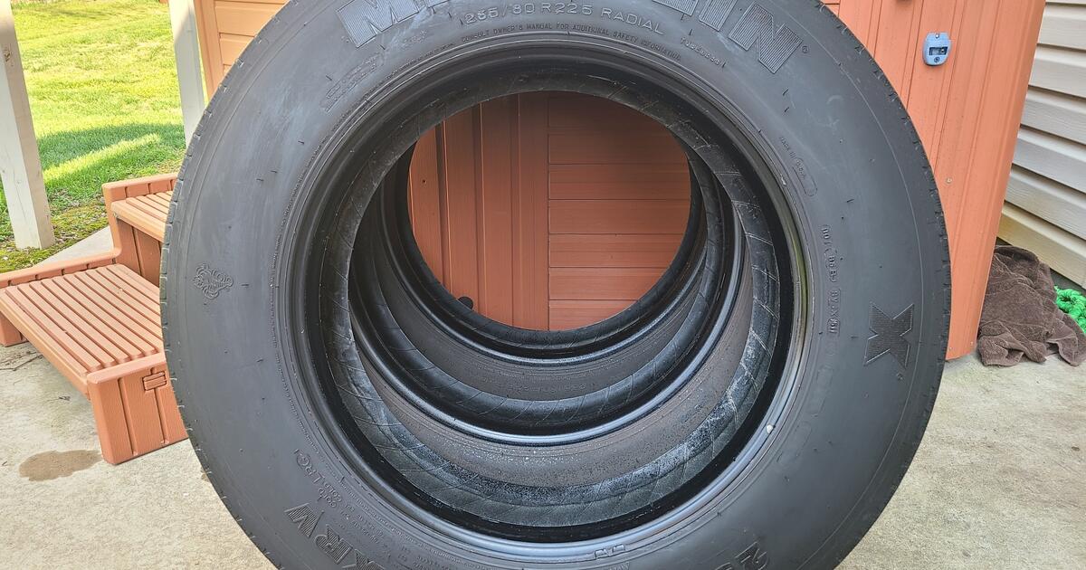 RV / Truck Tires Michelin 235/80R22.5 for 900 in Evansville, IN