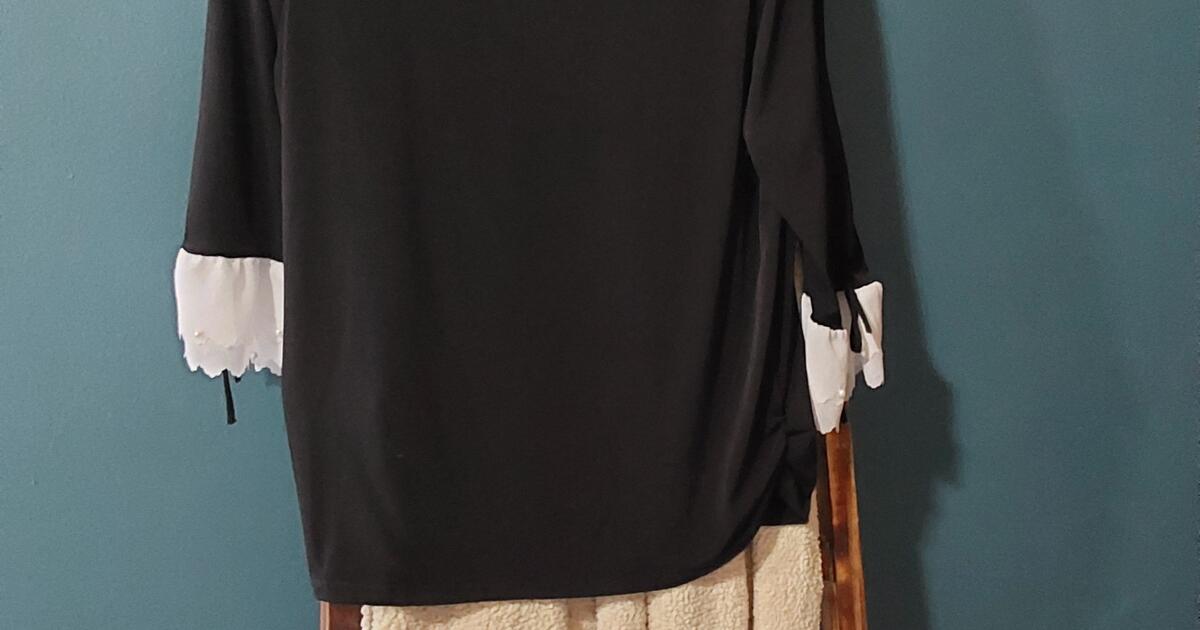 Women's Clothing and Accessories for 100 in Topeka, KS For Sale