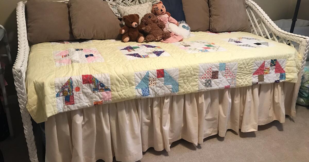 White wicker trundle bed, chest and chair for 95 in Omaha, NE For Sale & Free — Nextdoor