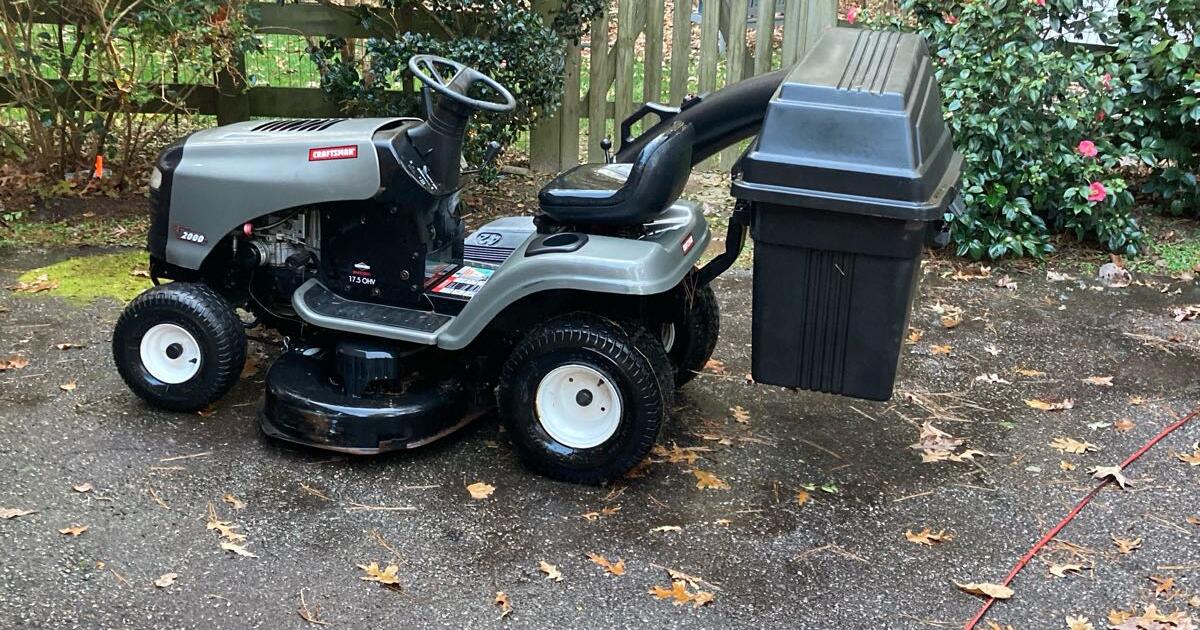 Craftsman 42 inch riding lawn mover with bagger for 200 in Midlothian