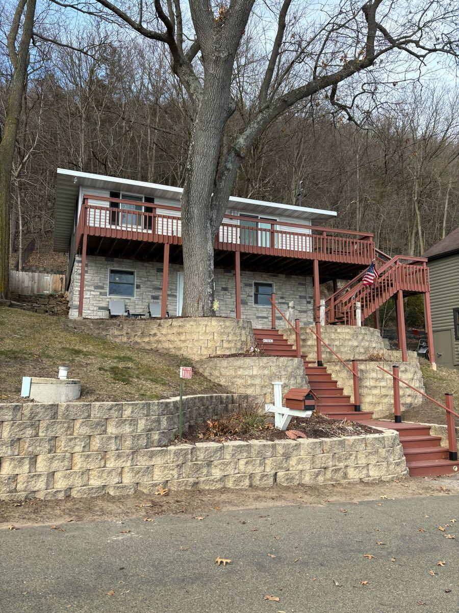 3 bed/ 2 bath Lake Wisconsin access 50’ frontage 525,000. W10682 Tipperary Road for