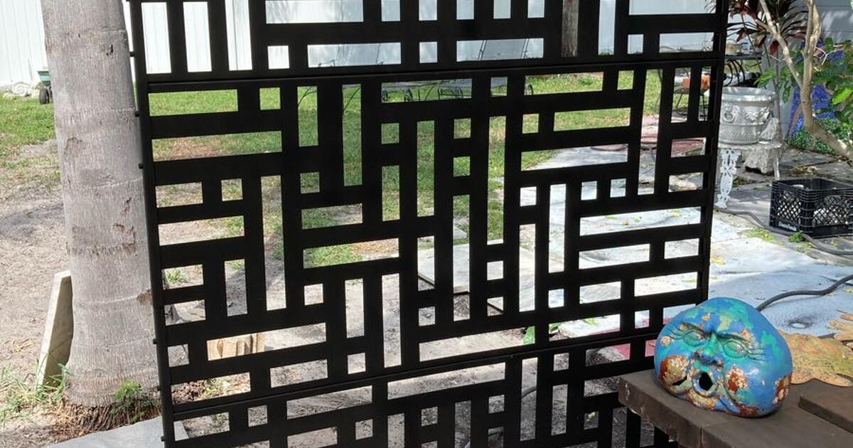 Freestanding outdoor divider/screen for 75 in Tampa, FL Finds — Nextdoor