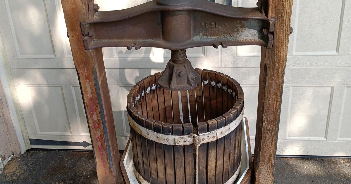 2 wine basket presses for 100 in Glen Mills, PA Finds — Nextdoor