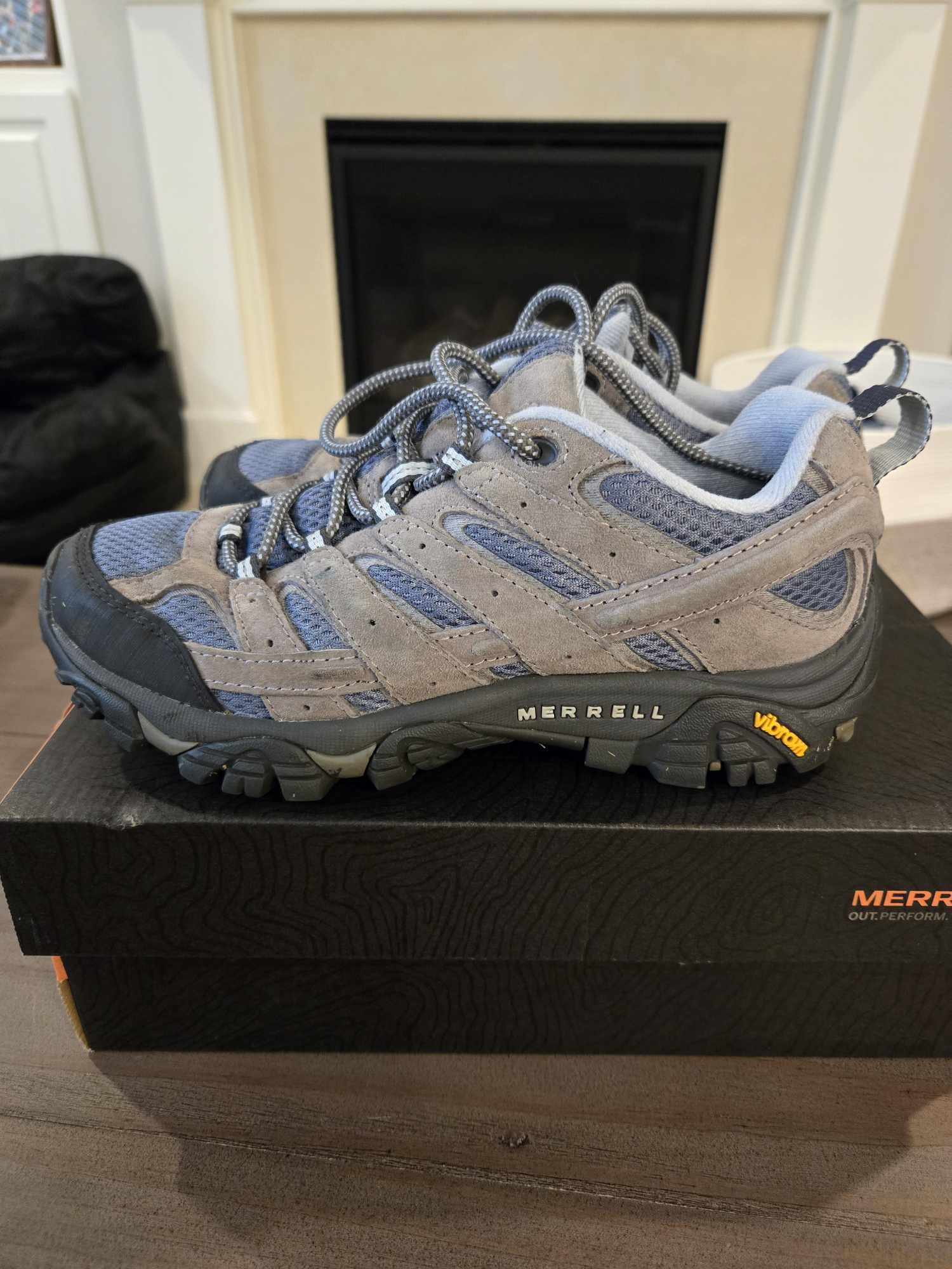 Womens size 6.5 Merrell Moab 2 Vent Hiking Shoes