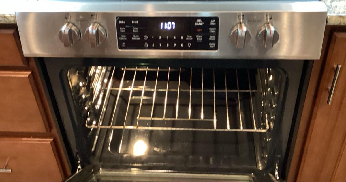 Frigidaire glass top electric stove for 400 in Casa Grande, AZ For